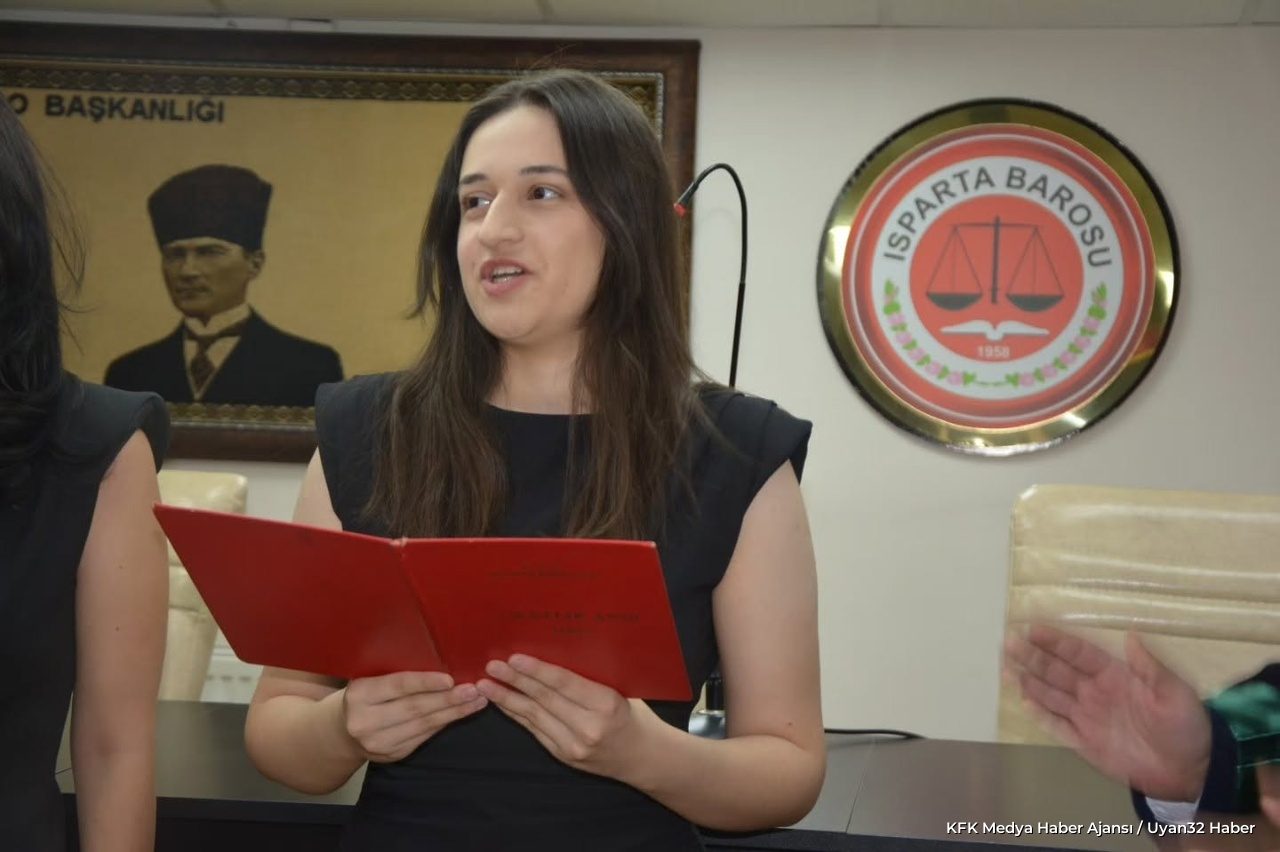 Isparta'da İki Genç Hukukçu Ruhsat Aldı: Baroda Tören Düzenlendi - Detay 3