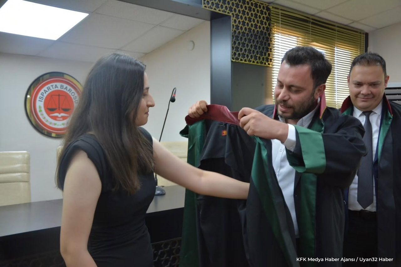 Isparta'da İki Genç Hukukçu Ruhsat Aldı: Baroda Tören Düzenlendi - Detay 5