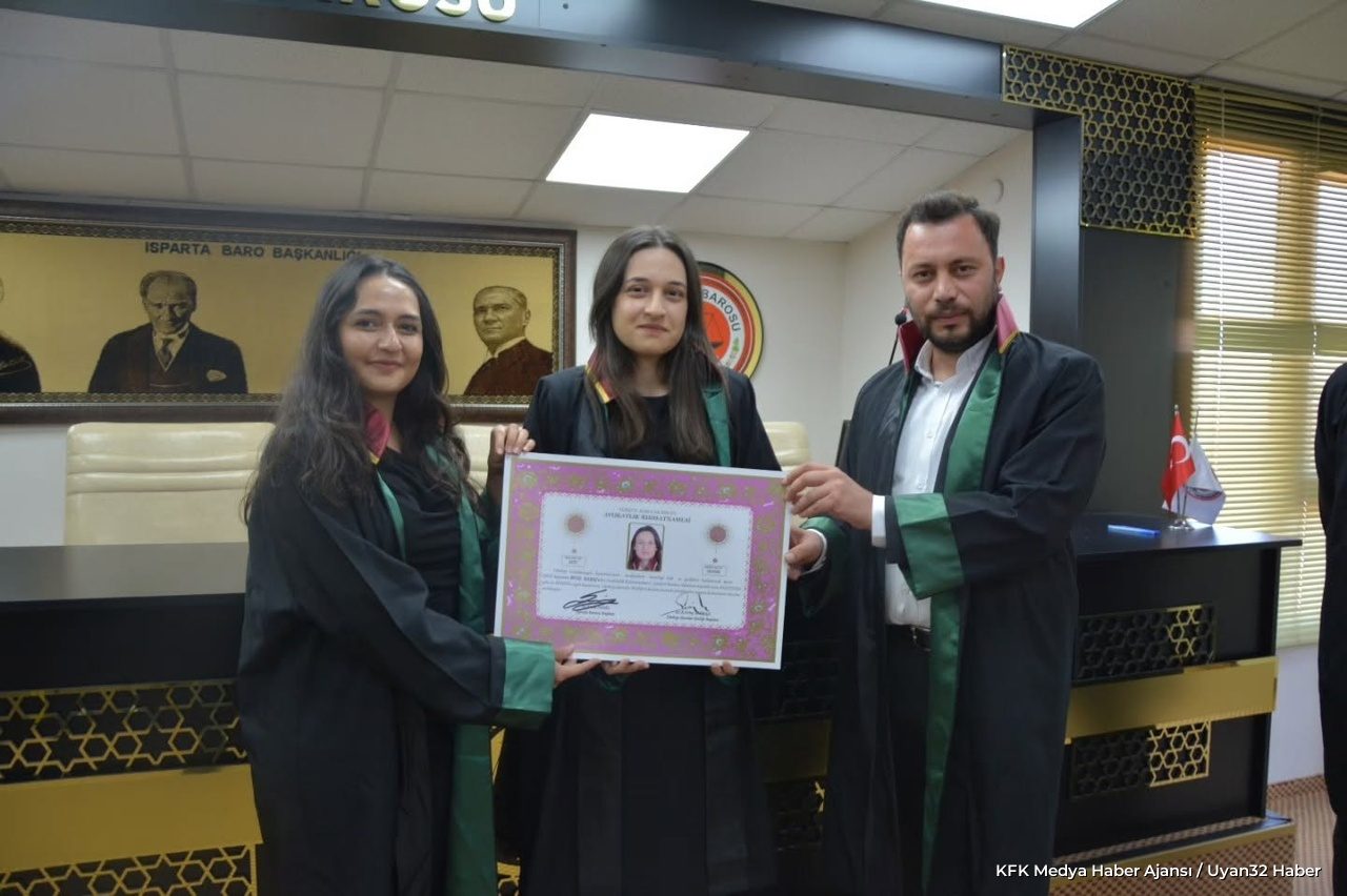 Isparta'da İki Genç Hukukçu Ruhsat Aldı: Baroda Tören Düzenlendi - Detay 8