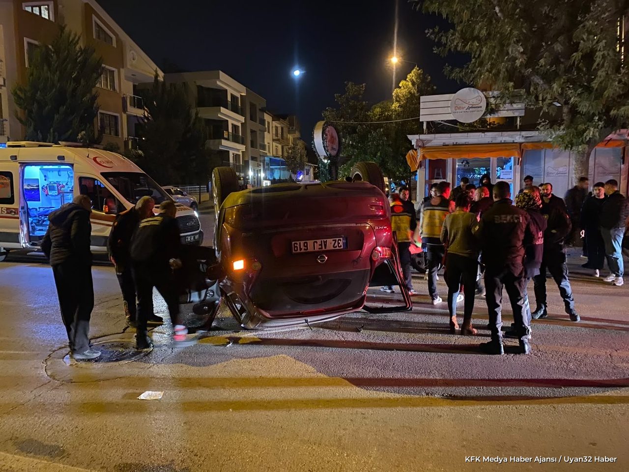 Isparta'da Korkutan Kaza: Araç Ters Döndü - Detay 3