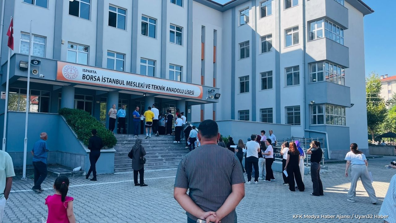 Isparta’da KPSS Heyecanı! Adaylar Sınav Salonlarına Akın Etti