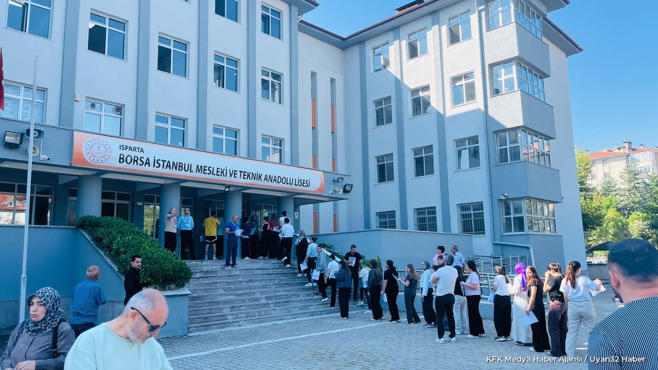 Isparta’da KPSS Heyecanı! Adaylar Sınav Salonlarına Akın Etti - Detay 2