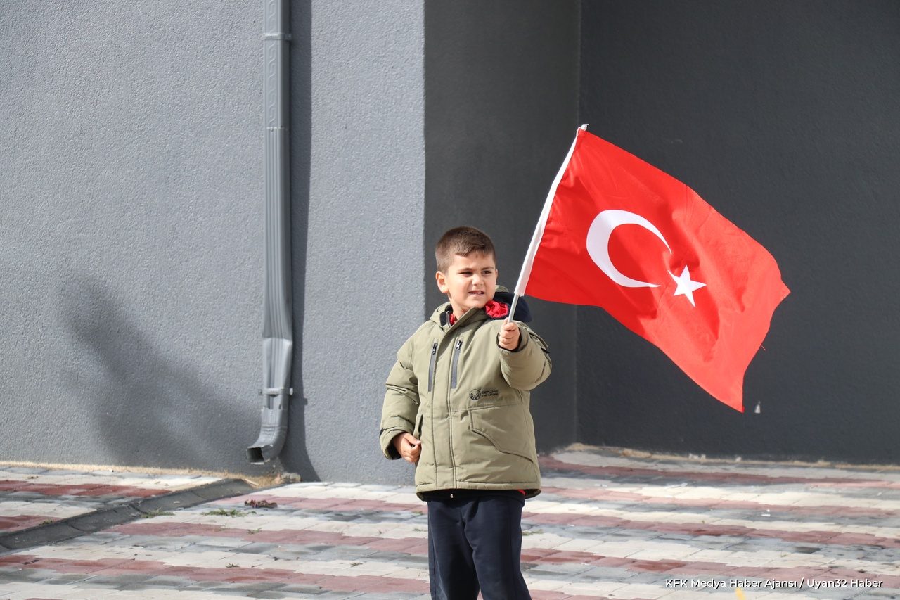 Isparta'da Minik Öğrencilerden Coşkulu Cumhuriyet Yürüyüşü - Detay 5