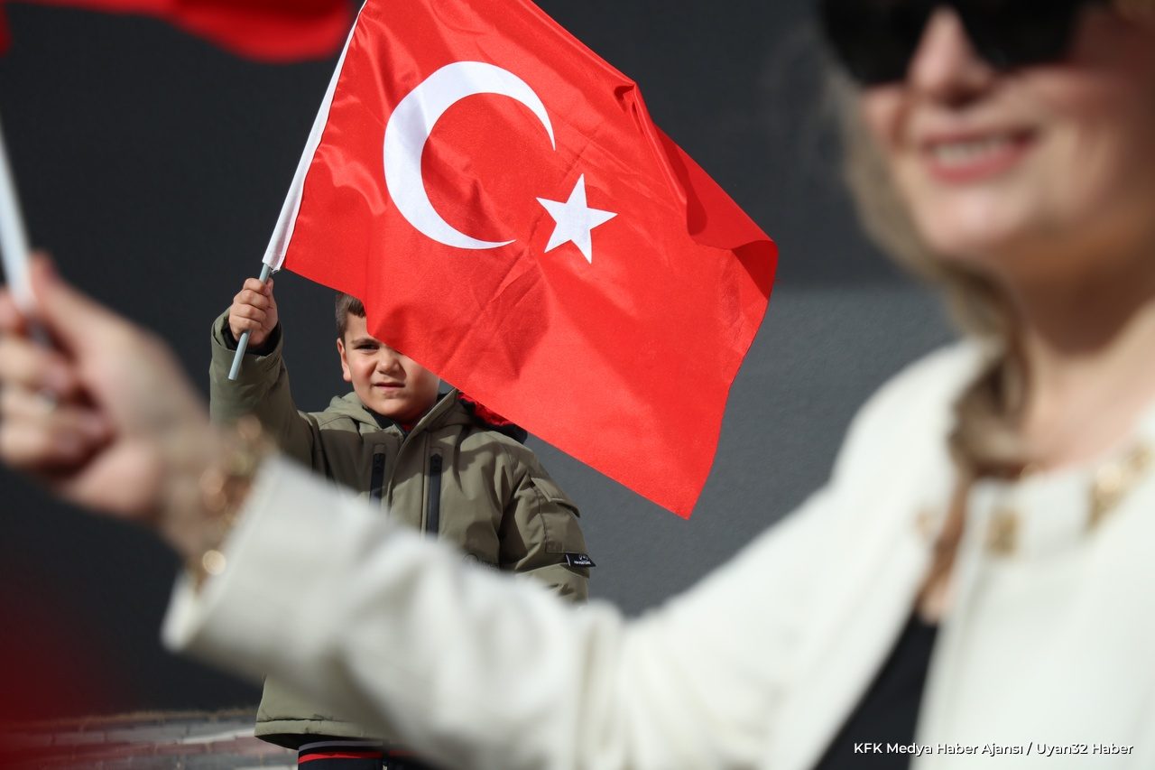 Isparta'da Minik Öğrencilerden Coşkulu Cumhuriyet Yürüyüşü - Detay 6