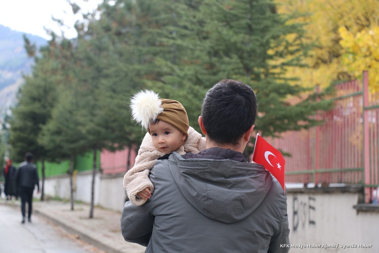 Isparta'da Minik Öğrencilerden Coşkulu Cumhuriyet Yürüyüşü - Detay 9