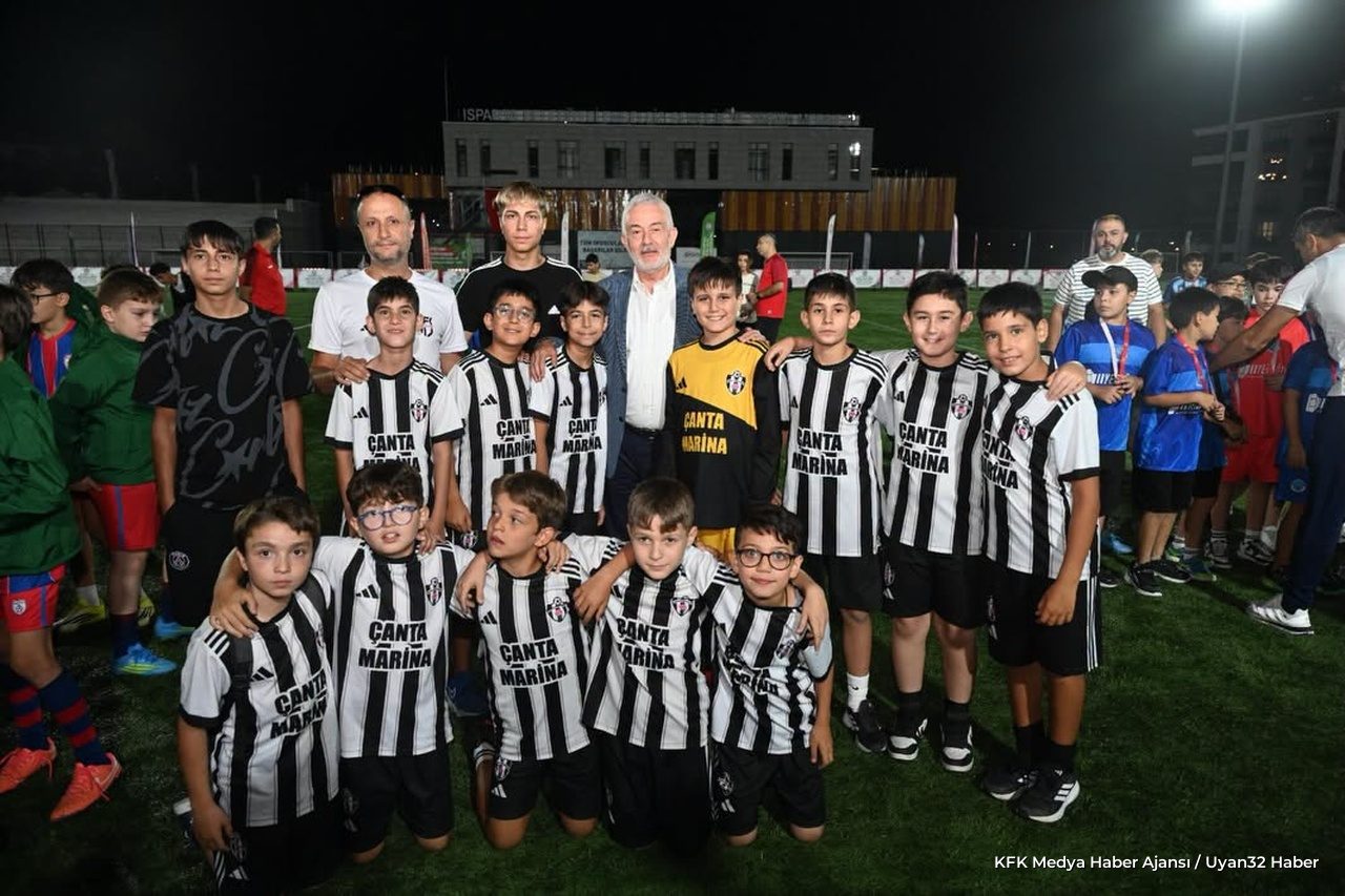 Isparta'da Minik Futbolcular Ödüllendirildi