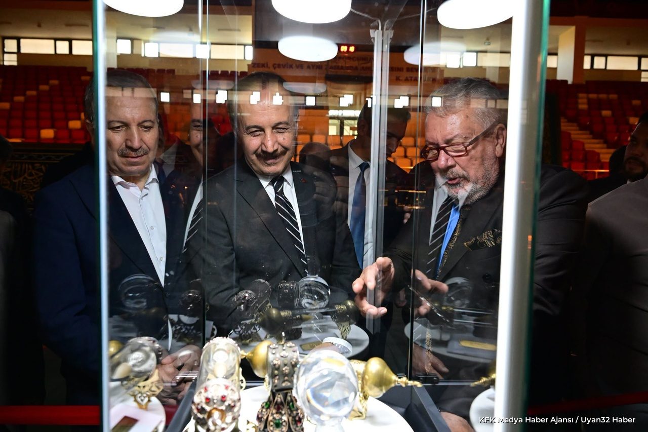 Isparta'da Mukaddes Emanetler Sergisi Açıldı - Detay 9