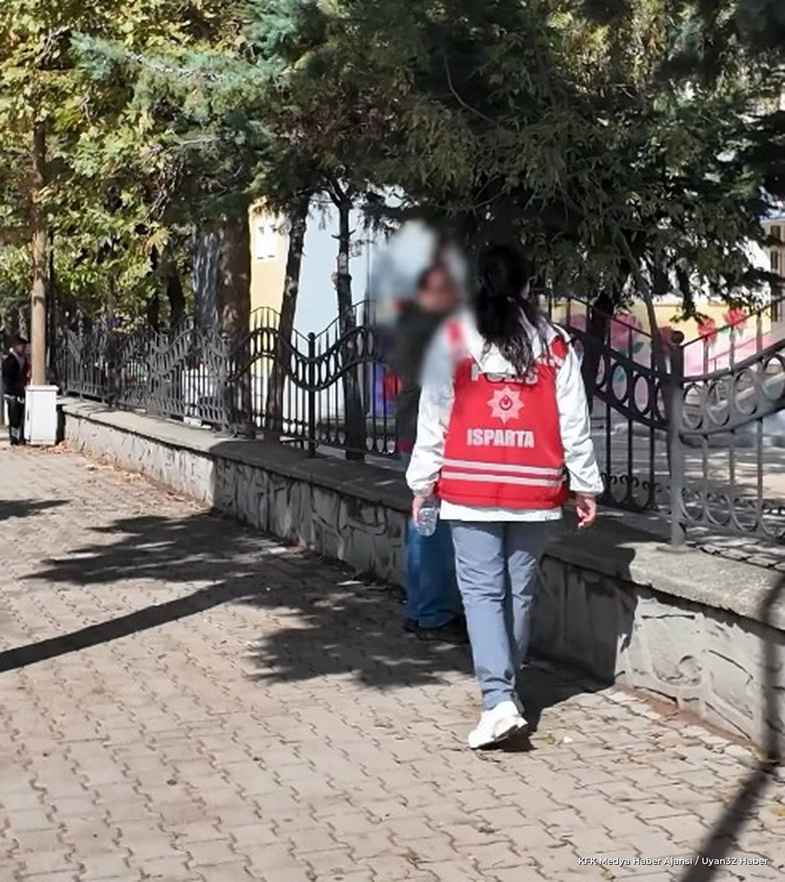 Isparta'da Okul Çevrelerinde Denetim: Polis Ekipleri Harekete Geçti - Detay 2