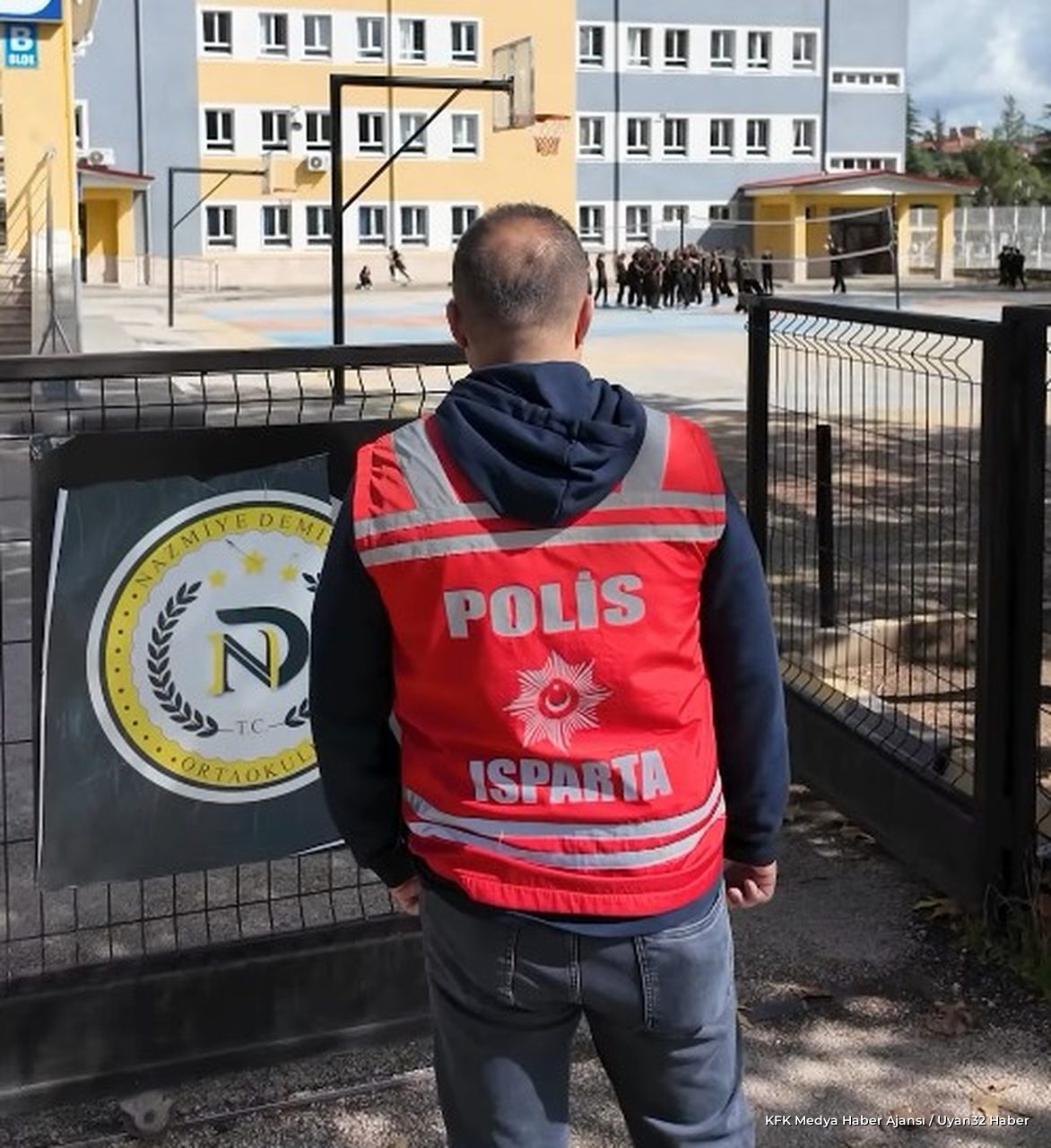Isparta'da Okul Çevrelerinde Denetim: Polis Ekipleri Harekete Geçti - Detay 4