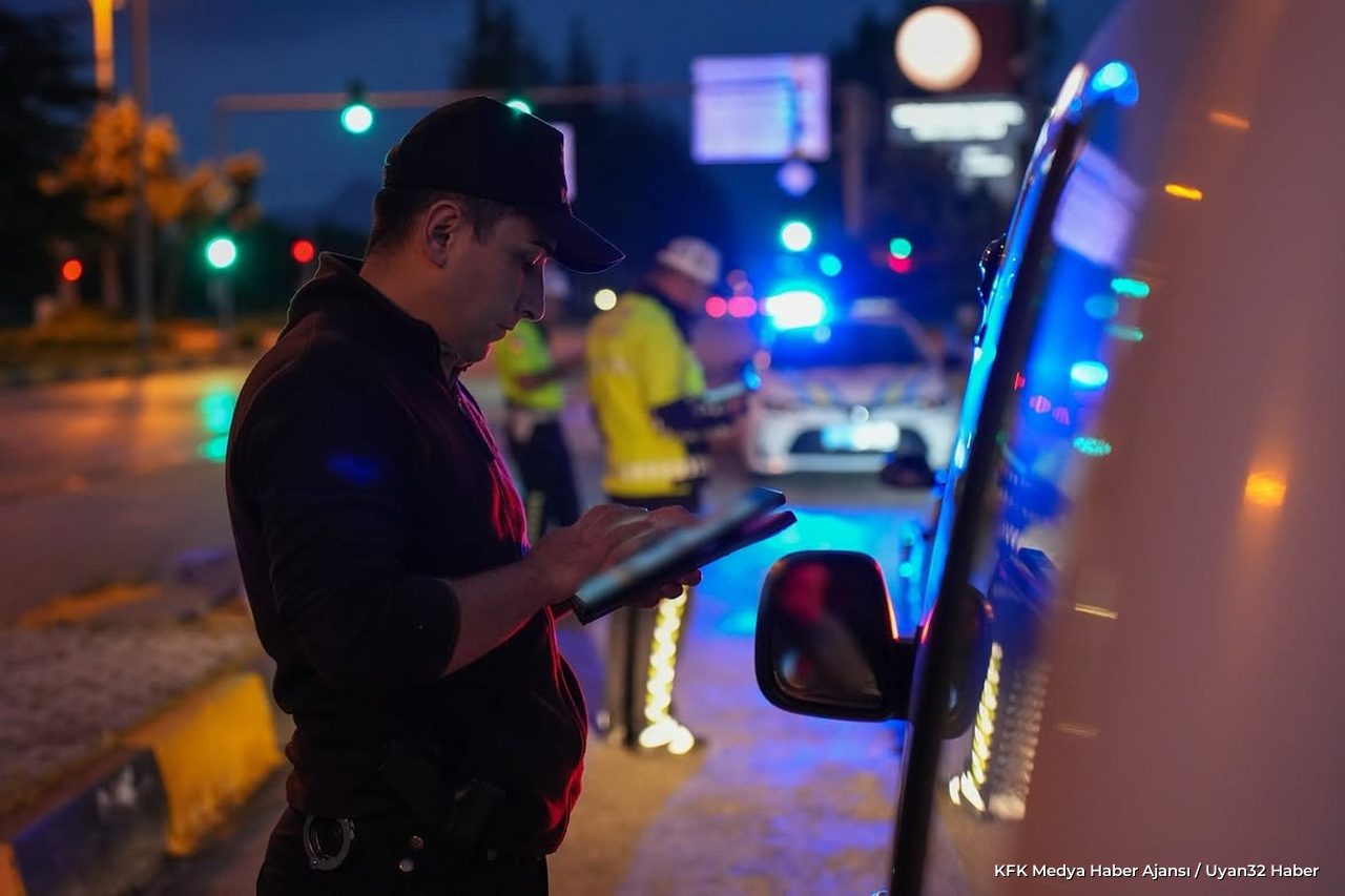 Isparta'da Polis 5 Farklı Noktada Huzur Denetimi Yaptı