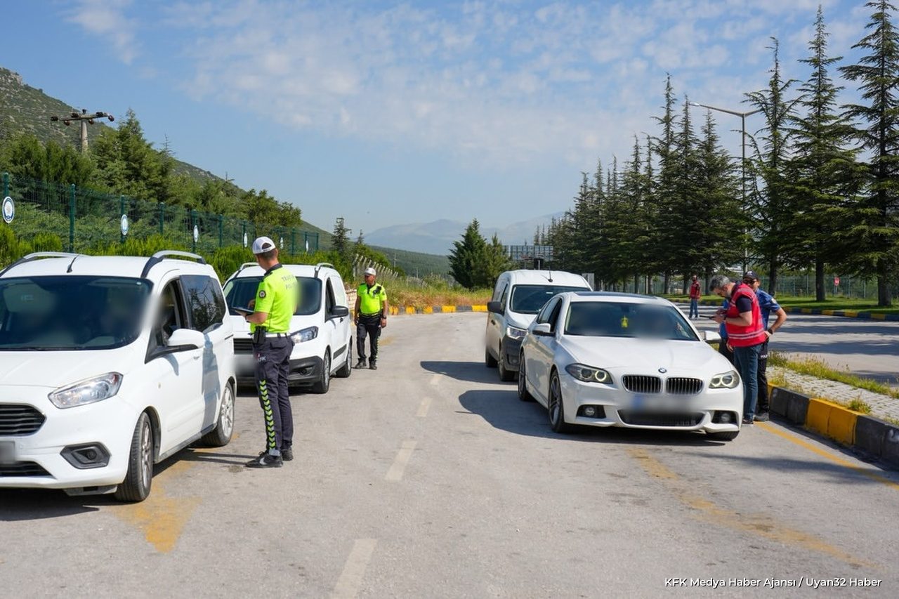 Isparta'da Polis 5 Farklı Noktada Huzur Denetimi Yaptı - Detay 2