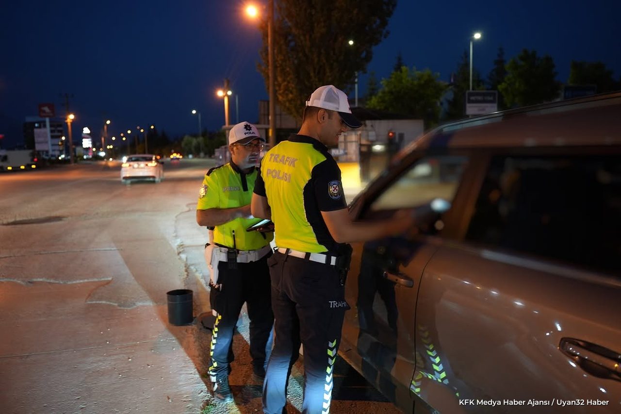 Isparta'da Polisten 3 Farklı Noktada Huzur Denetimi - Detay 4