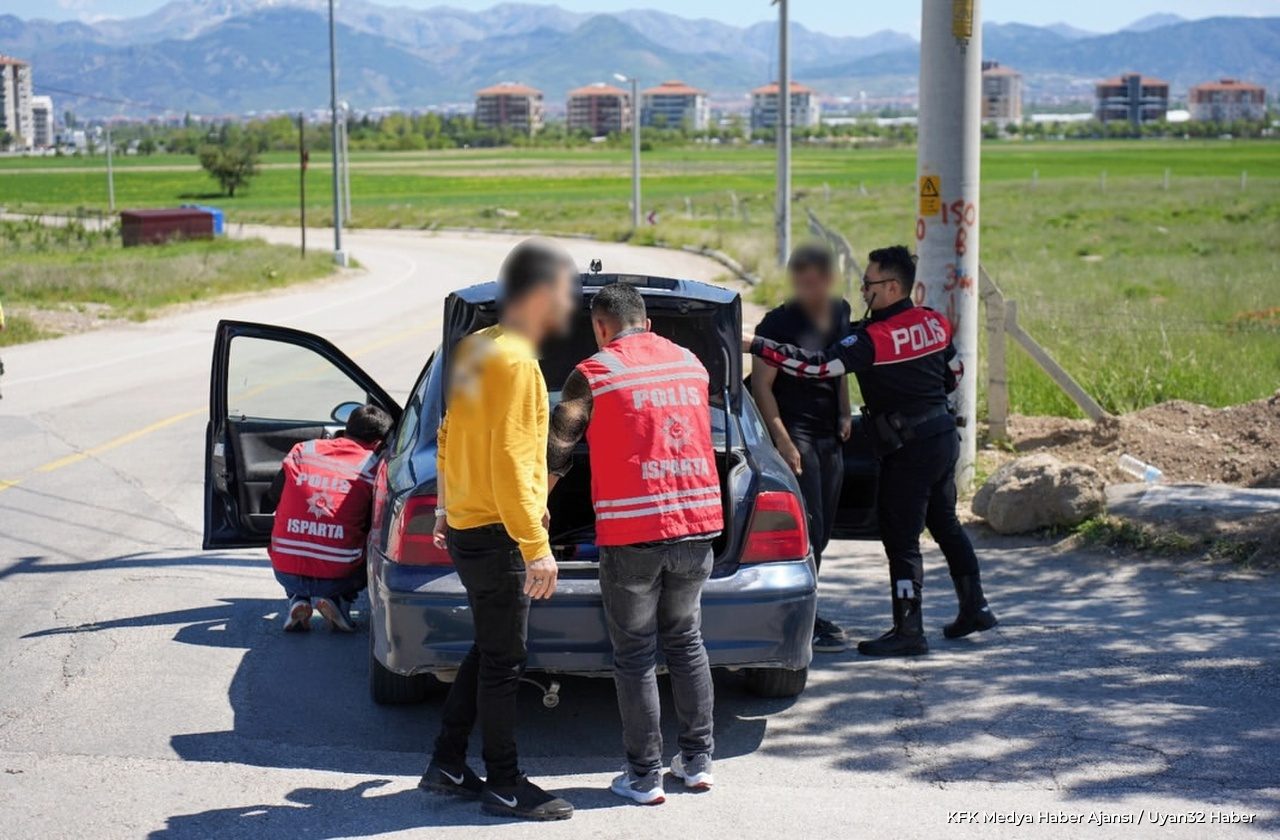 Isparta'da Polisten 5 Farklı Noktada Huzur ve Güven Denetimi