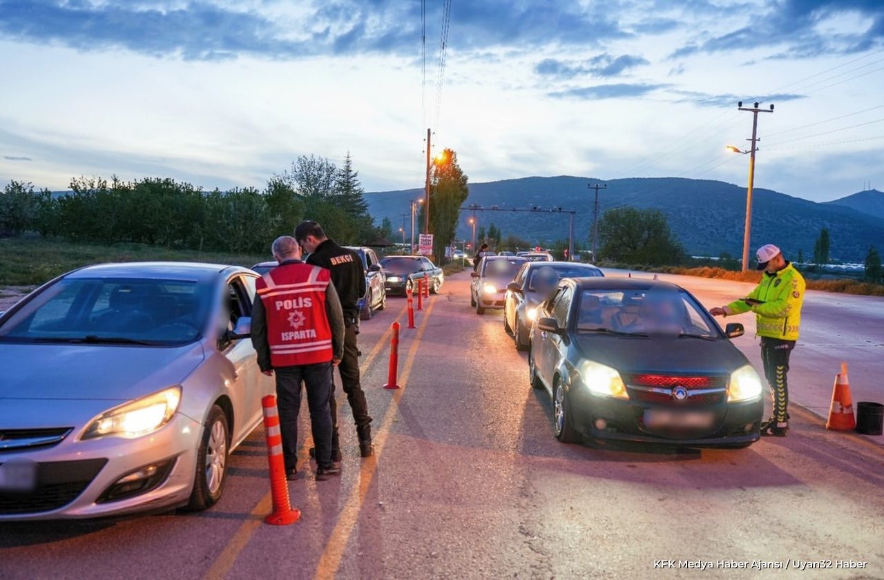 Isparta'da Polisten 5 Farklı Noktada Huzur ve Güven Denetimi - Detay 4