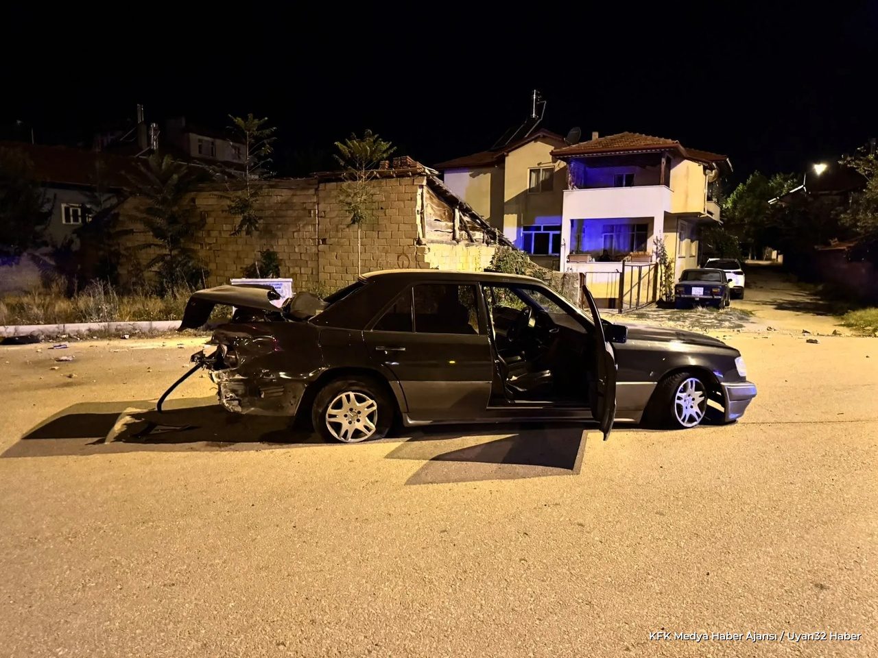 Isparta'da Trafik Kazası: İki Yaralı