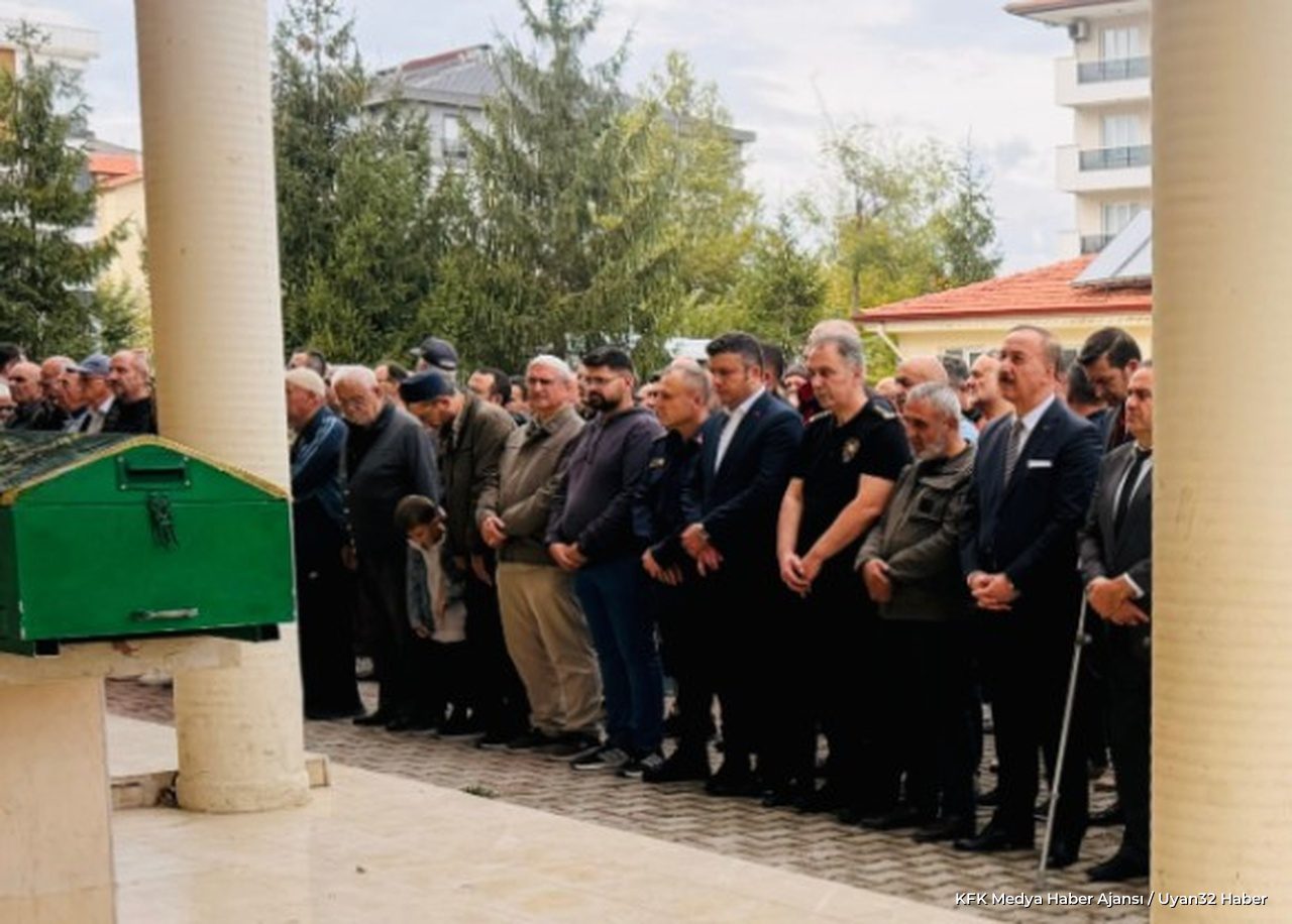 Isparta'da Şehit Babası Niyazi Ezginci Son Yolculuğuna Uğurlandı - Detay 3