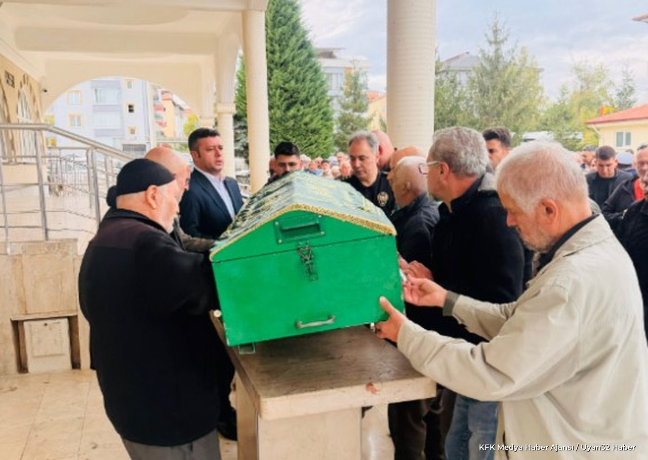 Isparta'da Şehit Babası Niyazi Ezginci Son Yolculuğuna Uğurlandı - Detay 4