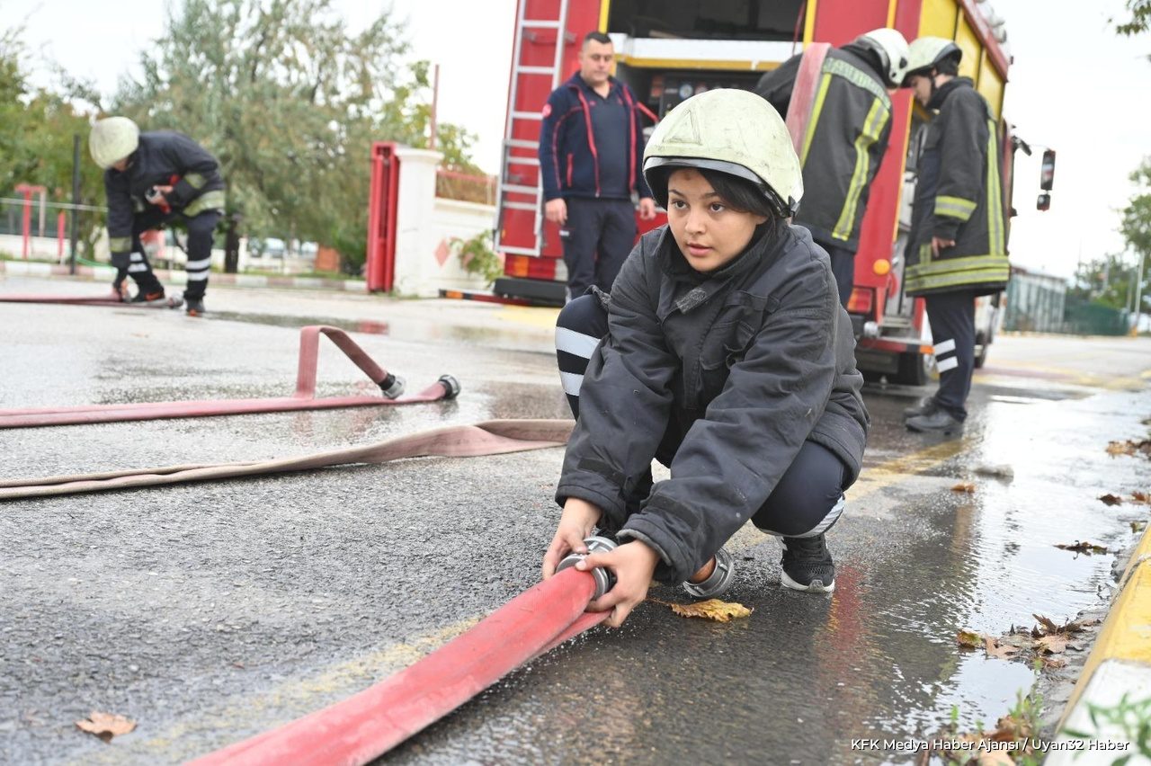Isparta'da Stajyer İtfaiyeciler Zorlu Eğitimlerle Mesleğe Hazırlanıyor - Detay 3
