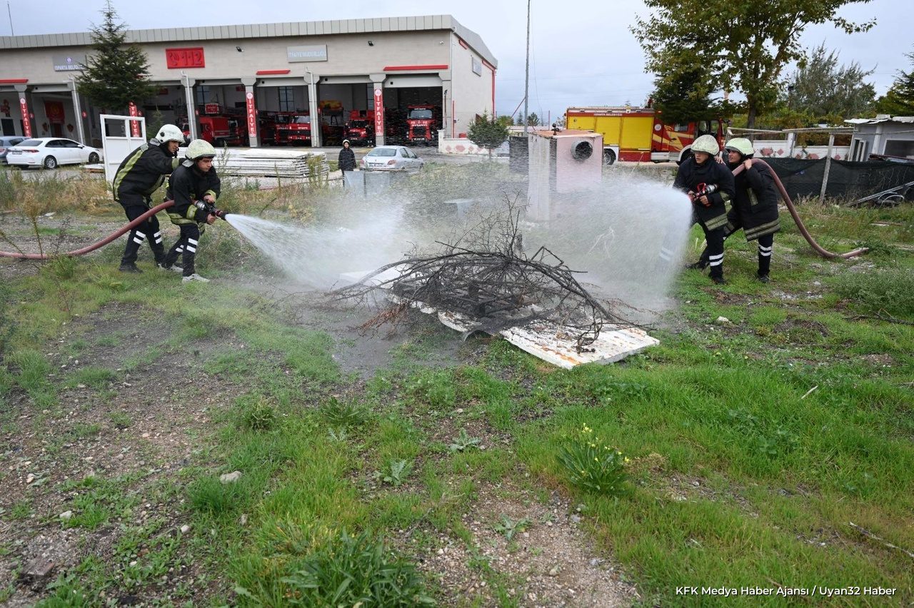 Isparta'da Stajyer İtfaiyeciler Zorlu Eğitimlerle Mesleğe Hazırlanıyor - Detay 4
