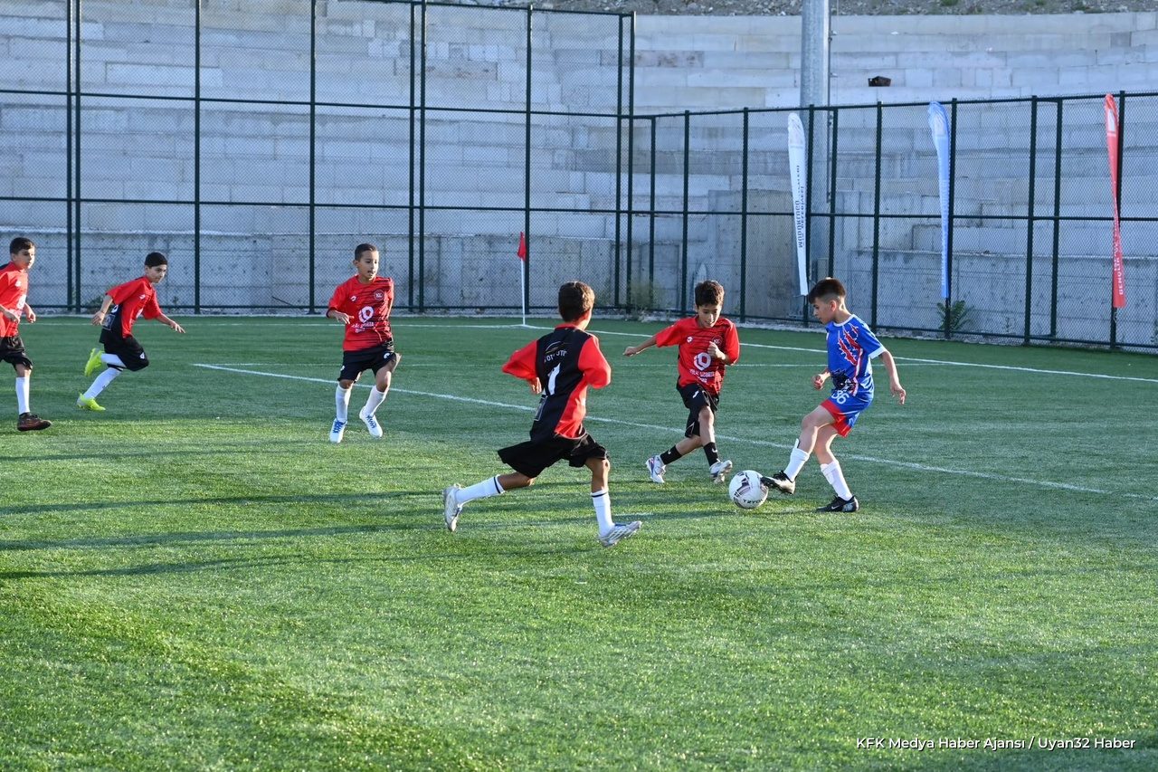 Isparta'da U-11 Futbol Turnuvası Başladı