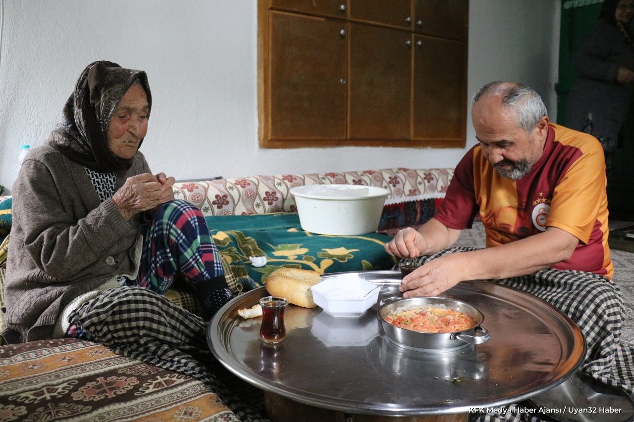 Isparta'da Üç Engelli Ömer Akça'nın Annesine Olan Örnek Sevgisi - Detay 2