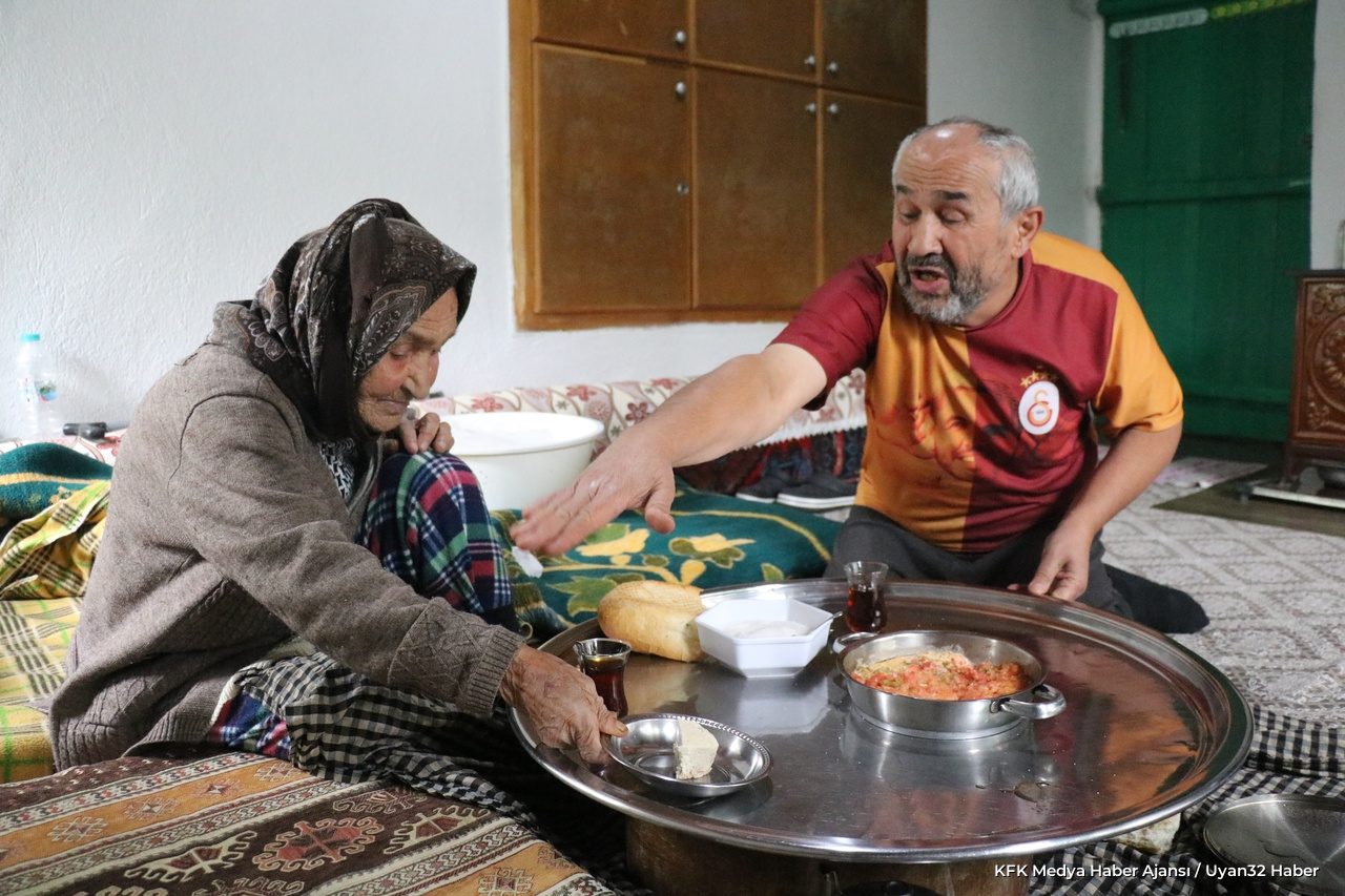Isparta'da Üç Engelli Ömer Akça'nın Annesine Olan Örnek Sevgisi - Detay 4