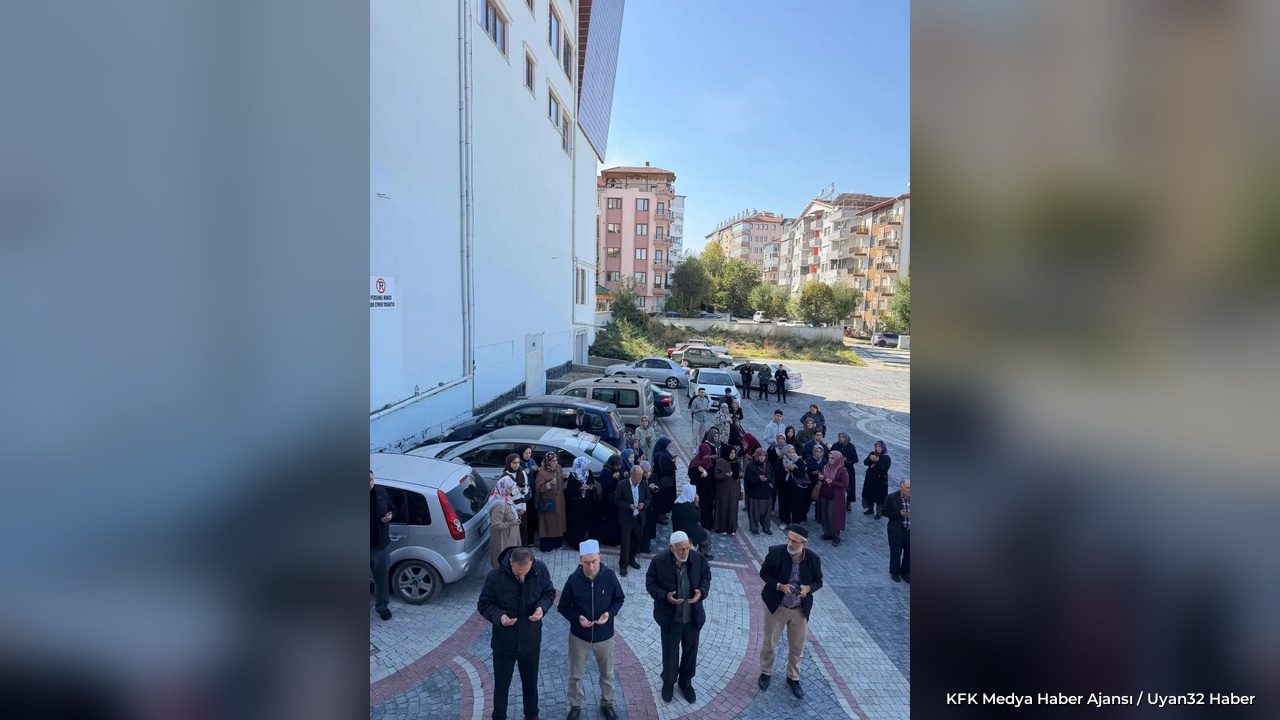 Isparta'da Umre Yolcuları Dualarla Uğurlandı