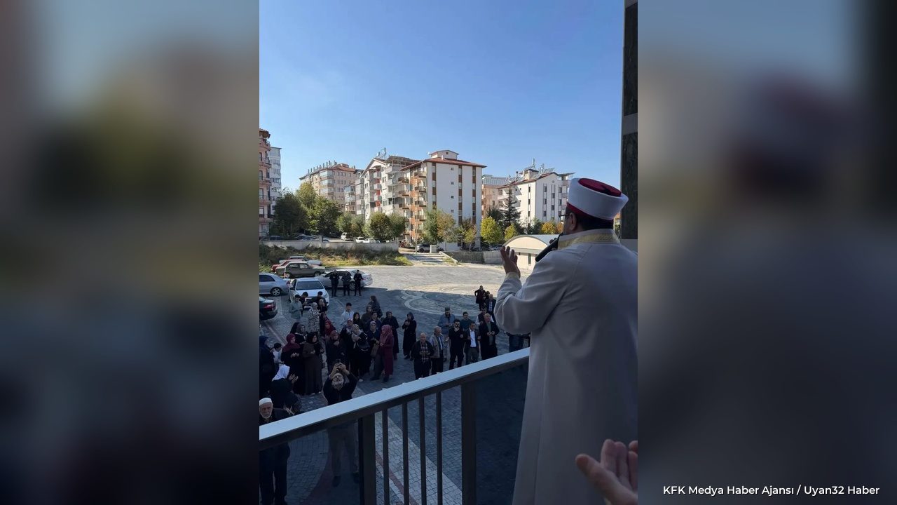Isparta'da Umre Yolcuları Dualarla Uğurlandı - Detay 3