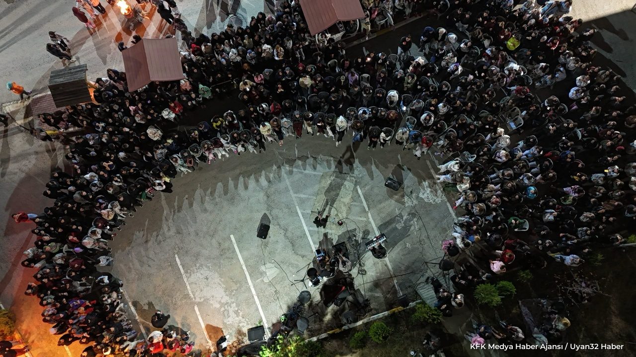 Isparta'da Üniversite Öğrencilerine Kamp Ateşi Konseri - Detay 9