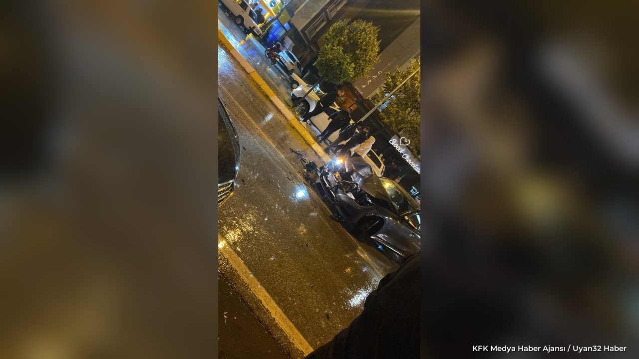 Isparta'da Yağmur Nedeniyle Kayganlaşan Yolda Lüks Araç Savruldu
