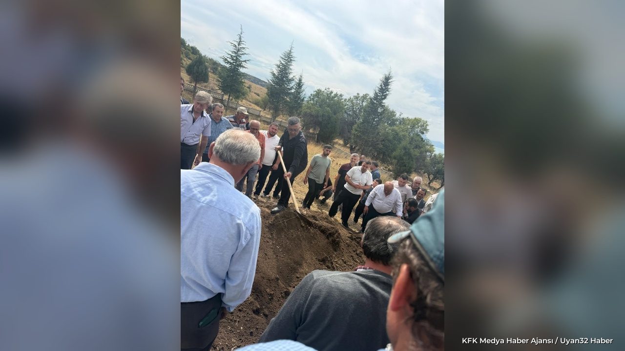 Isparta'da Yaşar Usta'nın Babası Bayram Özdemir Toprağa Verildi - Detay 2