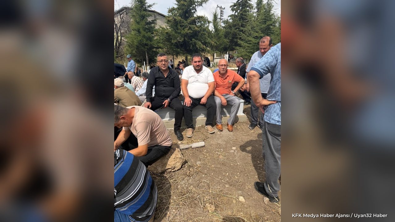 Isparta'da Yaşar Usta'nın Babası Bayram Özdemir Toprağa Verildi - Detay 4
