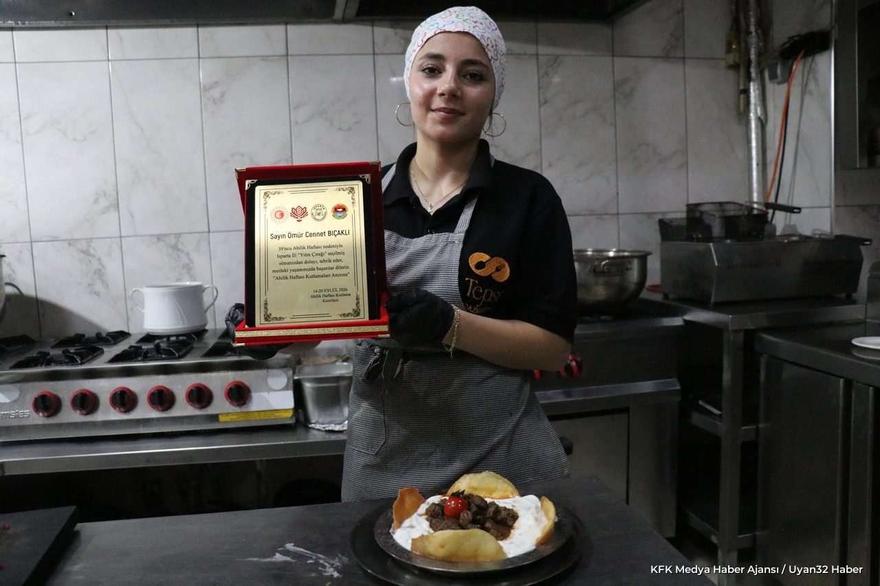 Isparta'da Yılın Çırağı Seçildi: Genç Aşçı Ömür'ün Başarısı - Detay 9