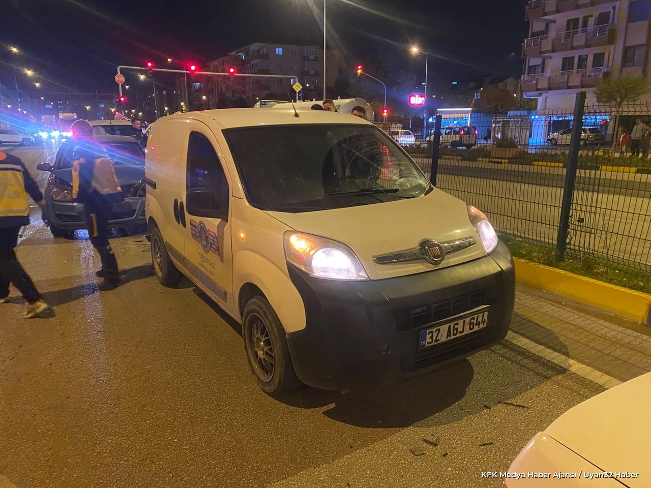 Isparta'da Zincirleme Trafik Kazası: 5 Araç Birbirine Girdi - Detay 6