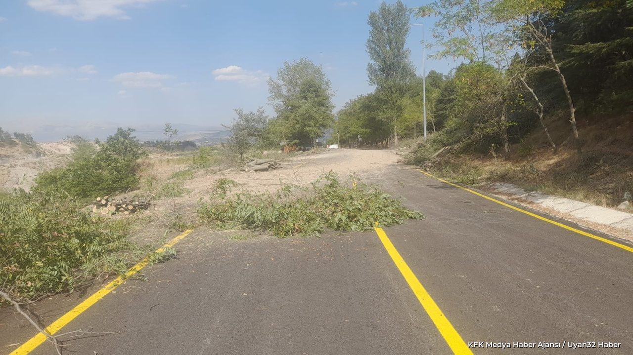 Isparta Dere Mahallesi Gölcük Yolu Ulaşıma Kapatıldı