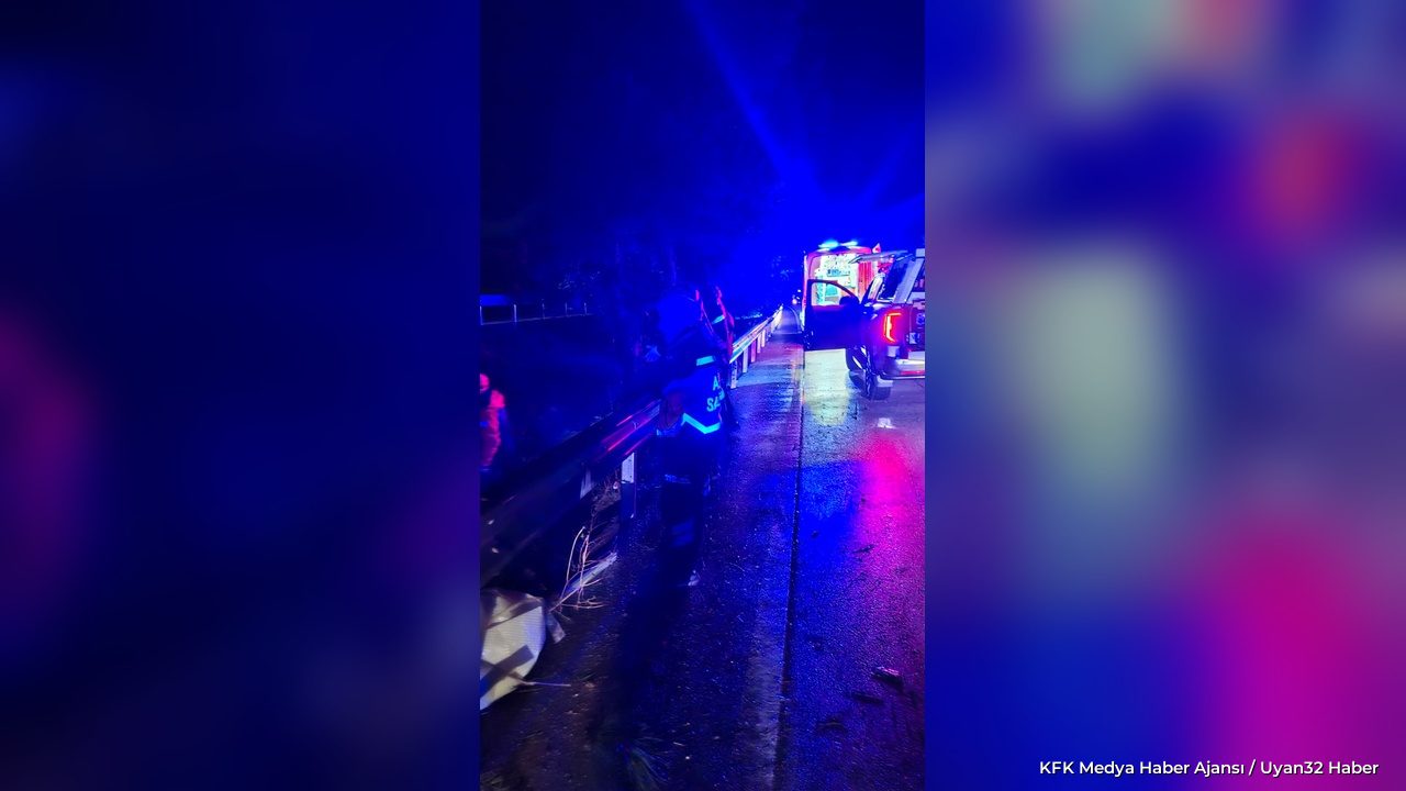Isparta-Eğirdir Yolunda Trafik Kazası: Araç Refüje Devrildi