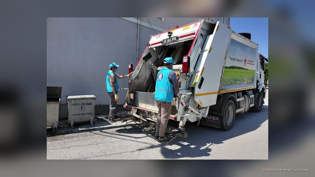 Isparta İl Özel İdaresi Köylerde Atık Toplama Çalışmalarını Sürdürüyor