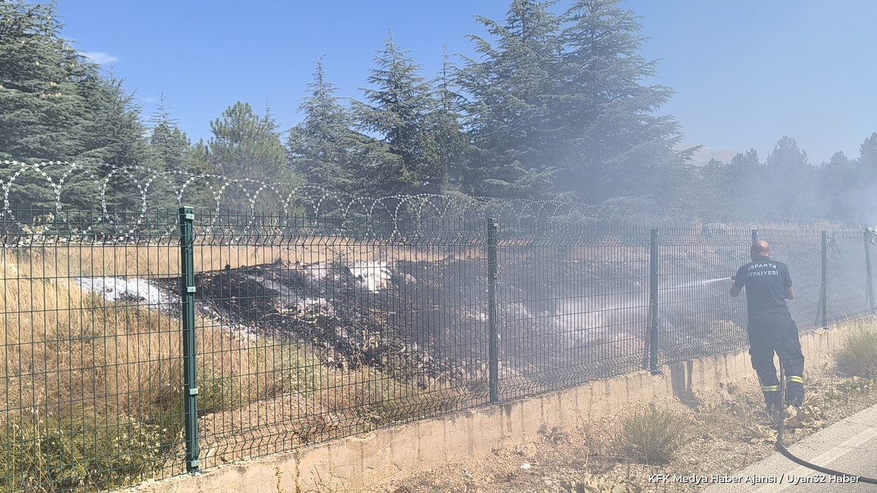 Isparta Koçtepe Yolunda Araç Yangını: Otomobil Kullanılamaz Halde - Detay 7