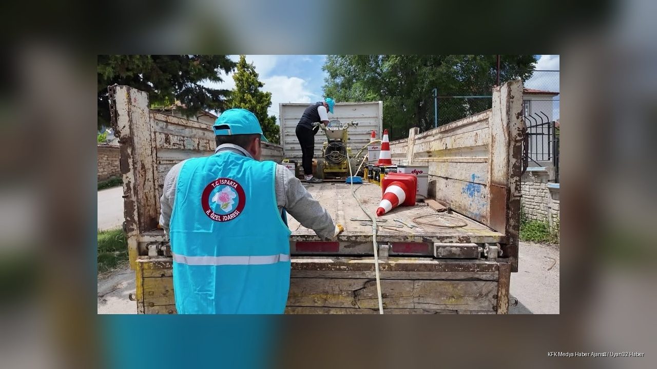 Isparta Köy Okullarında Öğrenci Güvenliği İçin Yaya Geçidi Çalışmaları