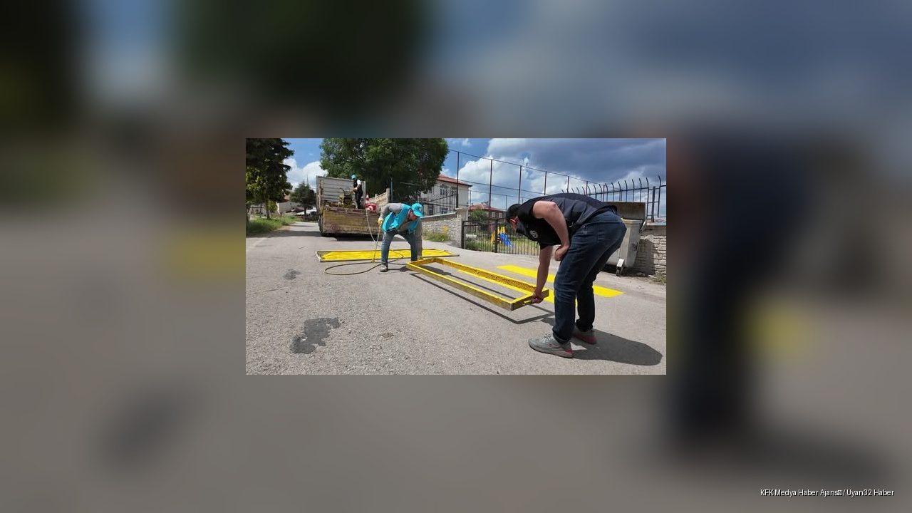 Isparta Köy Okullarında Öğrenci Güvenliği İçin Yaya Geçidi Çalışmaları