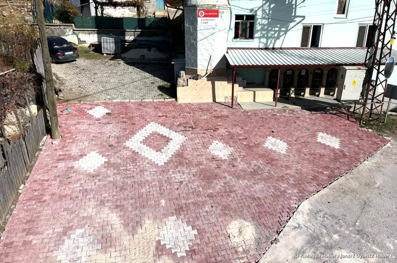 Isparta Köylerinde Kilit Parke Taşı ve Yol Onarım Çalışması