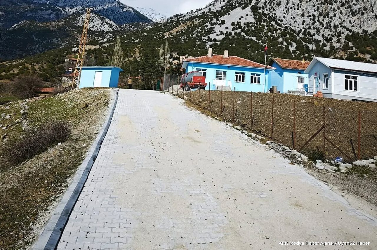 Isparta Köylerinde Kilit Parke Taşı ve Yol Onarım Çalışması