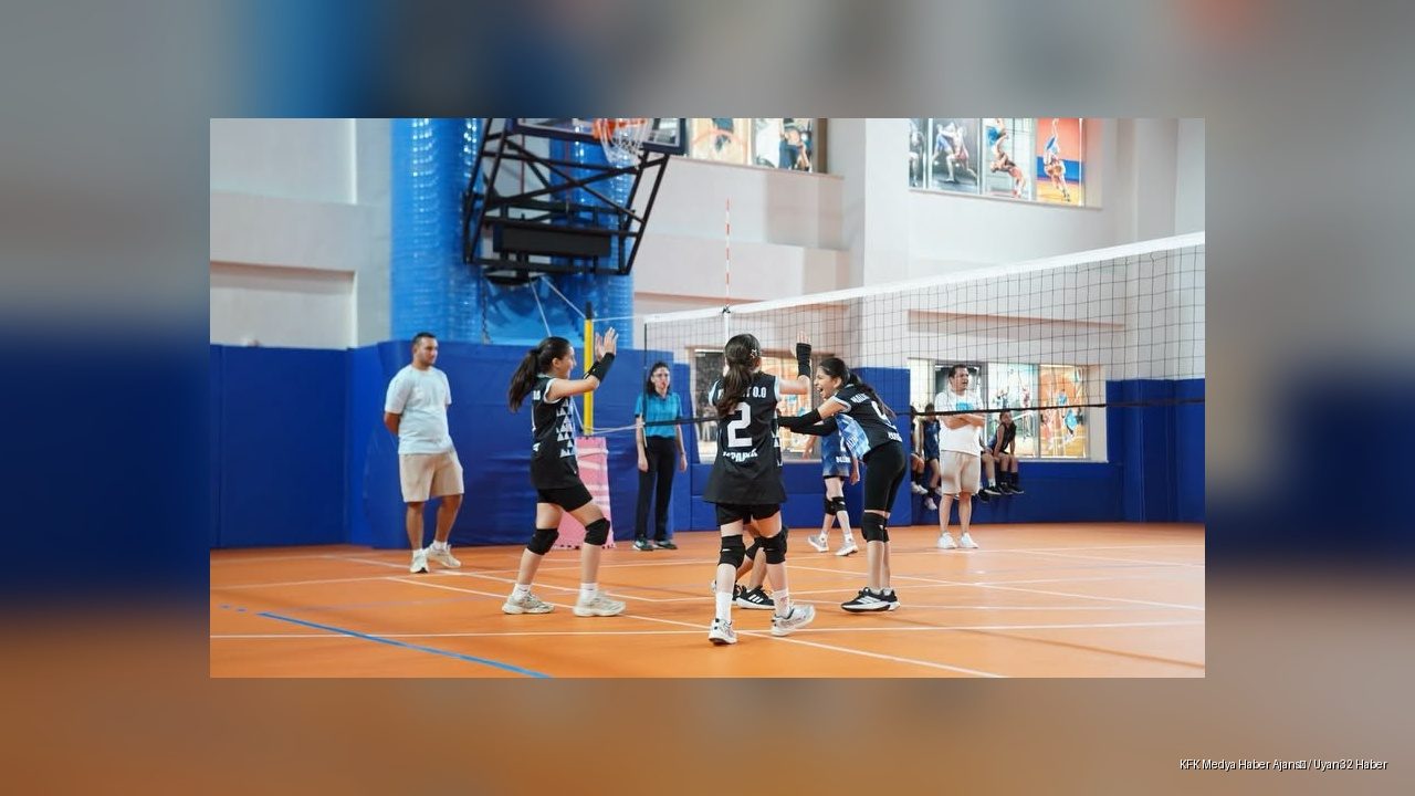 Isparta Midi Voleybol Müsabakaları Başladı: Gençler Filede Mücadele