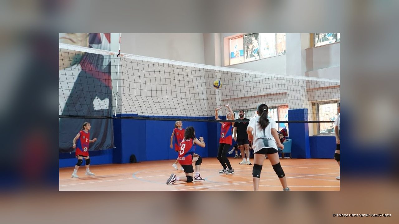 Isparta Midi Voleybol Müsabakaları Başladı: Gençler Filede Mücadele