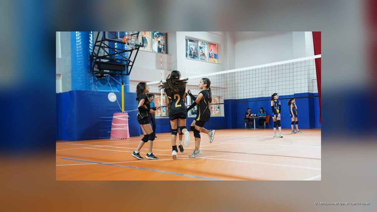 Isparta Midi Voleybol Müsabakaları Başladı: Gençler Filede Mücadele