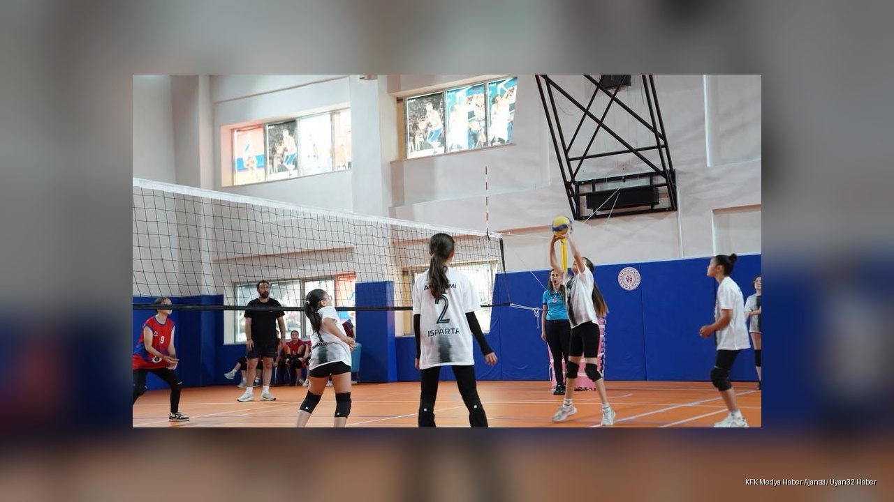 Isparta Midi Voleybol Müsabakaları Başladı: Gençler Filede Mücadele
