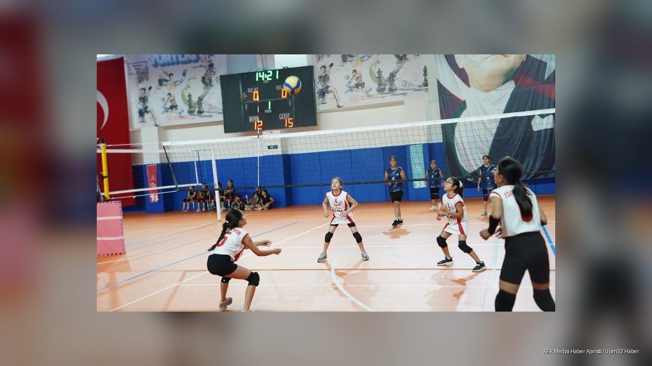 Isparta Midi Voleybol Müsabakaları Başladı: Gençler Filede Mücadele