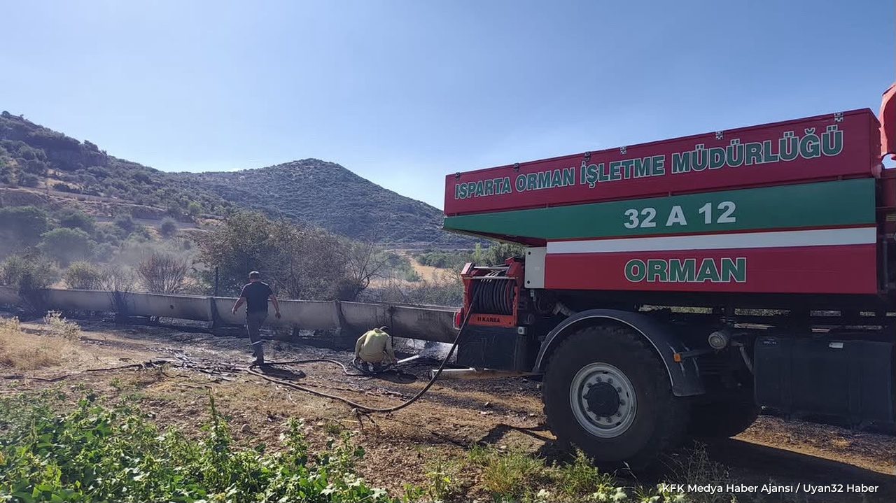 Isparta Senirkent'te Yangın: Alevler Ormana Sıçramadan Söndürüldü