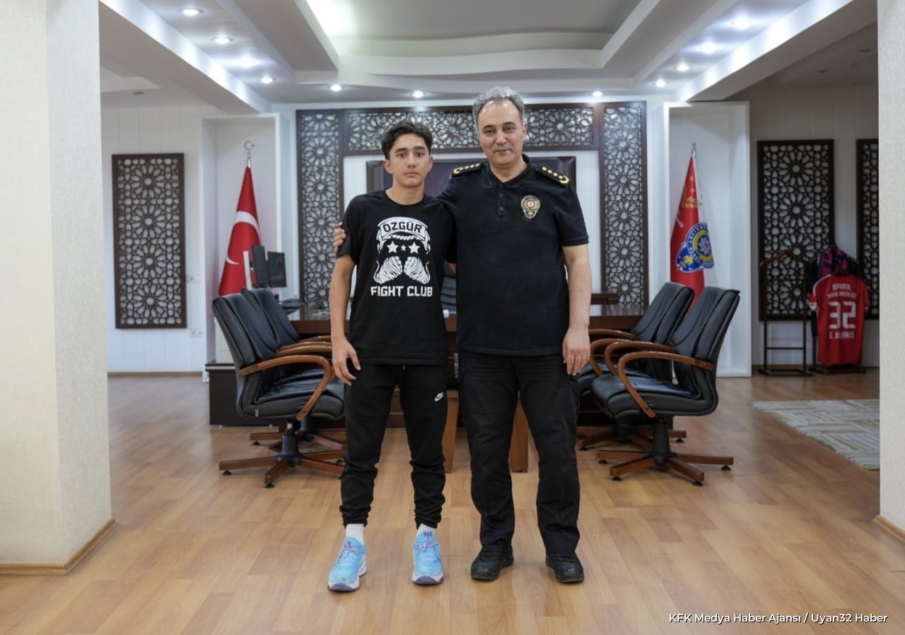 Ispartalı Şampiyon Sporculardan Emniyet Müdürü Bildirici'ye Ziyaret