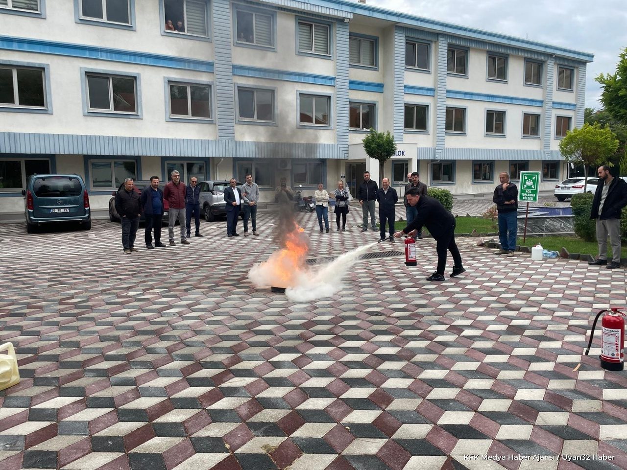 ISUBÜ'de Yangın Tatbikatı: Personel Acil Durumlara Hazırlanıyor - Detay 2